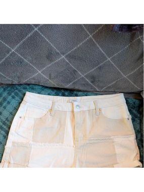 Forever 21 high rise cream denim shorts size 31